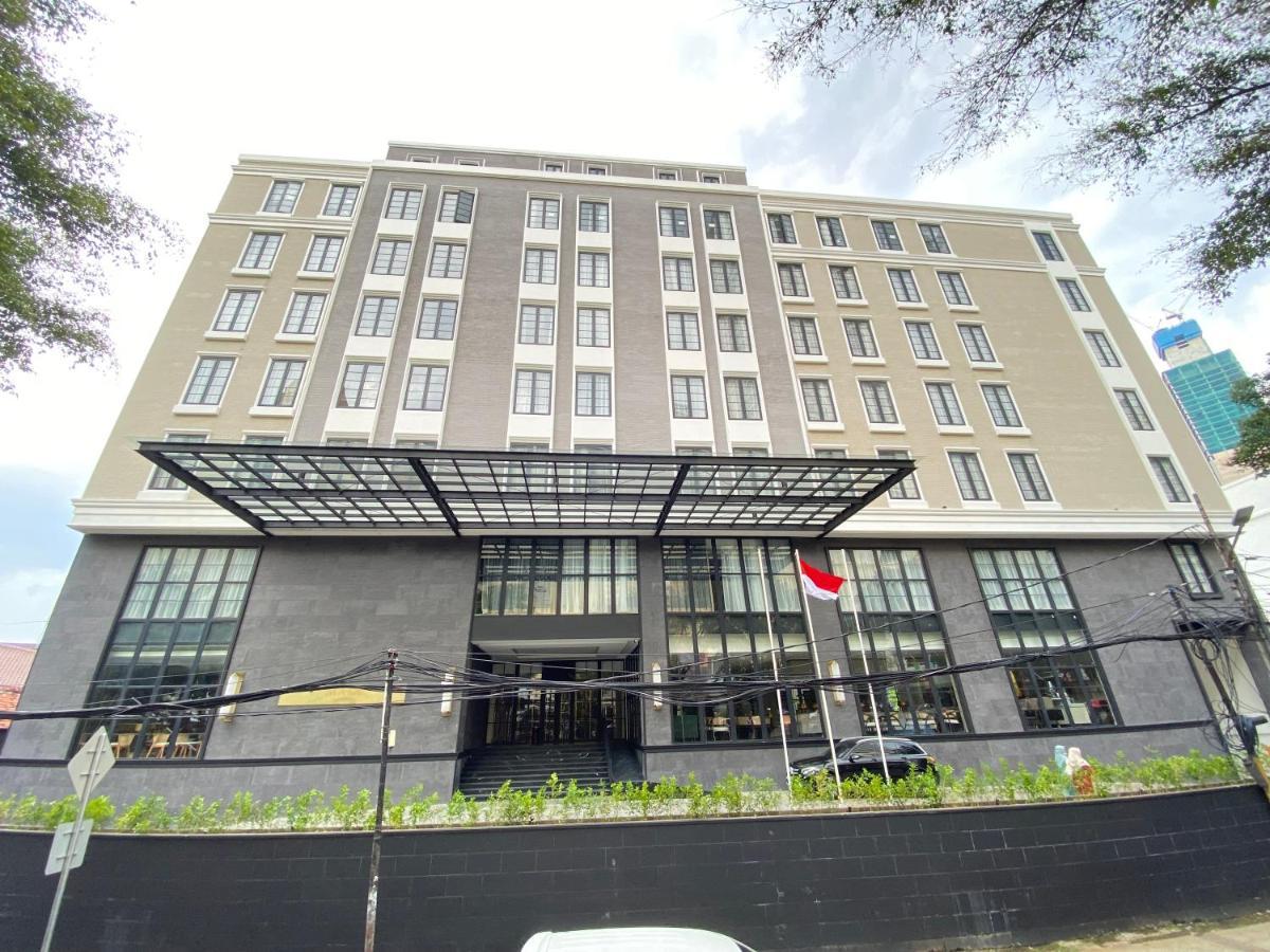 Maia Hotel Jakarta Exterior photo